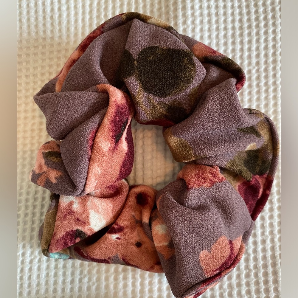Free with Purchase! Pretty Floral scrunchie.